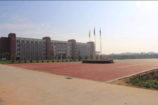 鄭州亞圣科技中等專業(yè)學(xué)校環(huán)境 鄭州亞圣科技中等專業(yè)學(xué)校環(huán)境