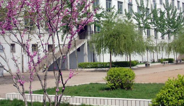 新縣千斤職業(yè)高級中學(xué) 新縣千斤職業(yè)高級中學(xué)